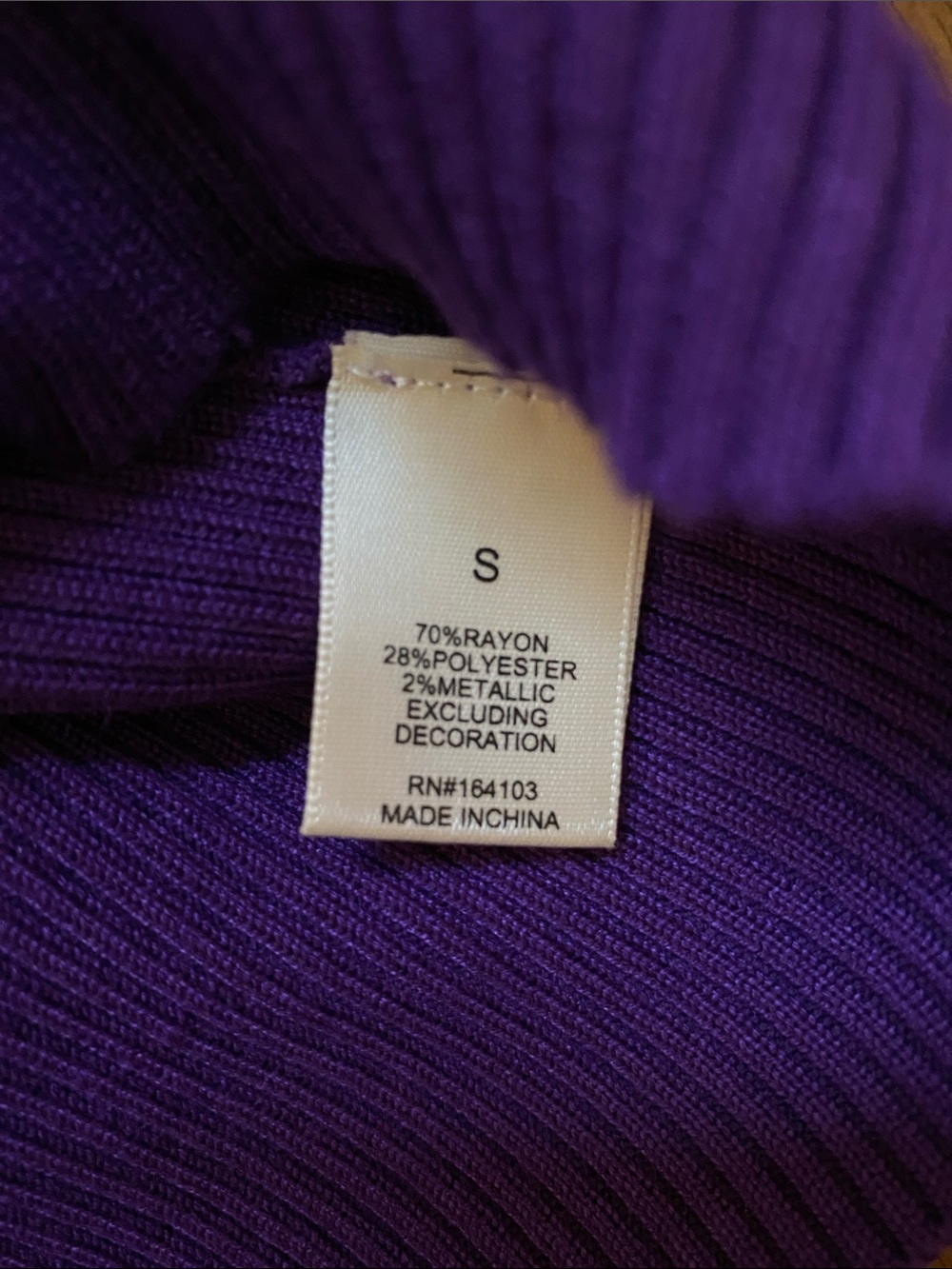 Questions Faux Wrap Ribbed V-Neck Rhinestone Sweater Size Small - Picture 7 of 7